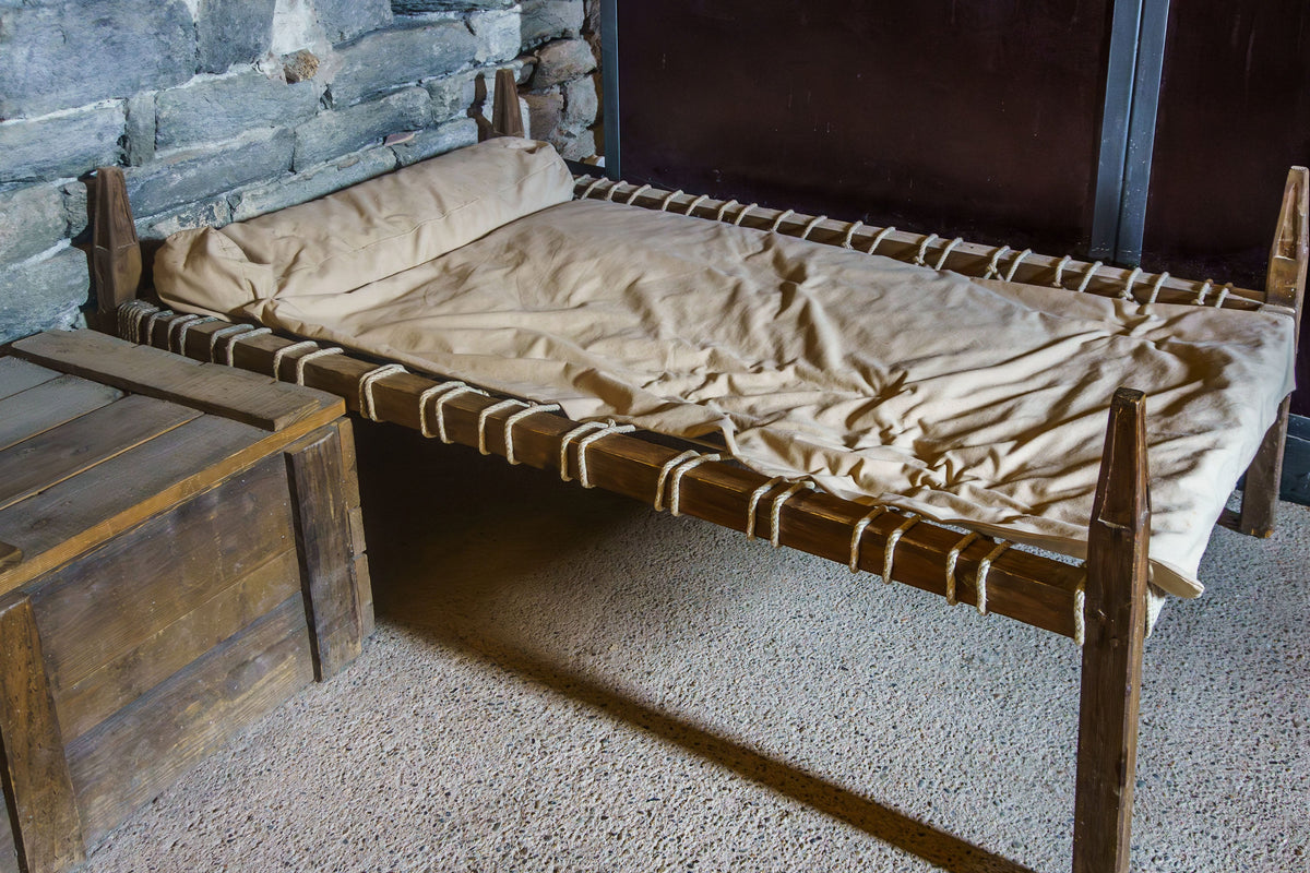 Mittelalterliches Bett in einer Burg